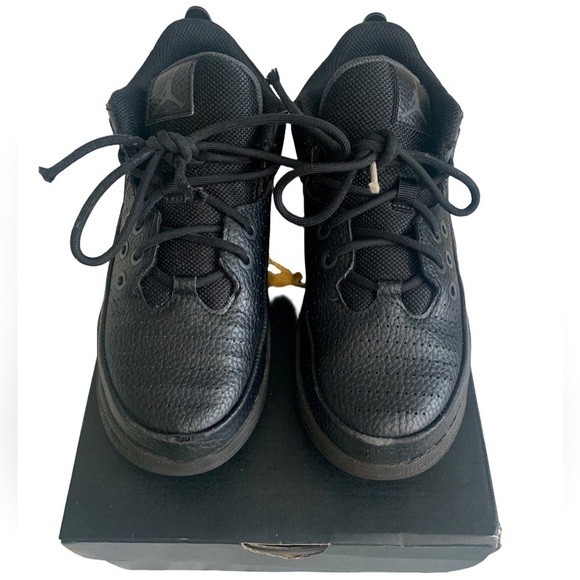 Nike Jordan Max Aura 5 (GS) Black Anthracite Youth Kids Leather Sneakers - Picture 2 of 10